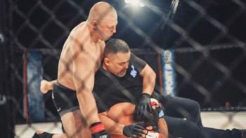 Фотография к новости: Казахстанец нокаутировал соперника из Узбекистана на турнире по ММА в Караганде