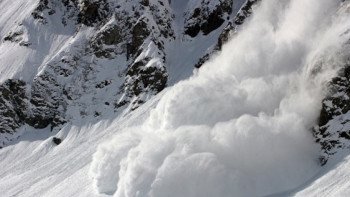 Фотография к новости: О сходе снежных лавин в горных районах ВКО предупредили спасатели