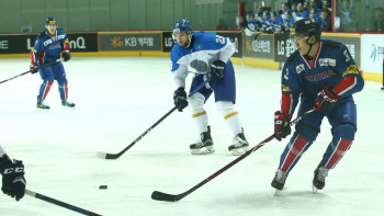 Фотография к новости: Казахстан одержал победу над Кореей в Кубке наследия по хоккею