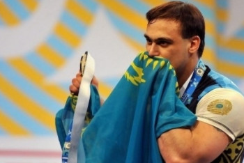 Фотография к новости: Ильин и Чиншанло примут участие в ЧМ-2018 по тяжёлой атлетике