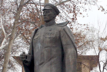 Фотография к новости: Памятник Сабиру Рахимову вернут на прежнее место в Ташкенте