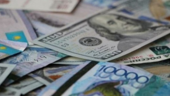 Фотография к новости: Курс доллара составил 375 тенге на KASE