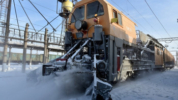 Фотография к новости: За неделю с железнодорожных путей убрали более 12 тысяч кубометров снега 