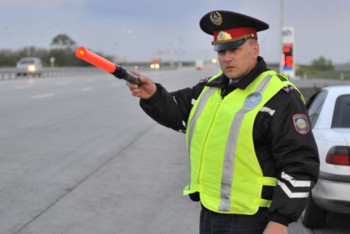 Фотография к новости: Депутаты предлагают вернуть жезлы полицейским 