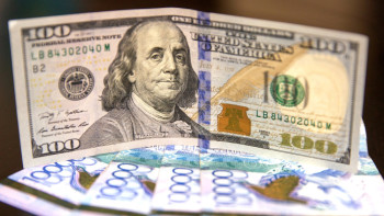 Фотография к новости: Нацвалюта ослабла до 347 тенге за доллар