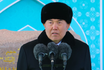 Фотография к новости: Назарбаев заложил камень на месте строительства крупнейшей мечети в Центральной Азии