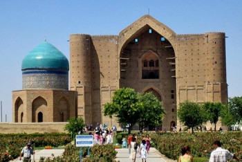 Фотография к новости: Разработать генплан развития Туркестана поручил Президент