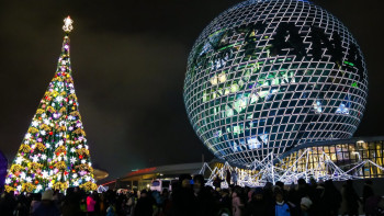 Фотография к новости: Аким Астаны Бахыт Султанов зажёг главную ёлку 