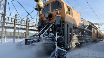 Фотография к новости: Более двух тысяч км пути очистили железнодорожники ВКО после обильного снегопада  