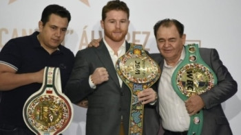 Фотография к новости: Альваресу вручили пояс чемпиона мира по версии WBC