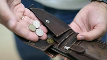 Фотография к новости: Продавать имущество предприятий, задолжавших рабочим зарплату, поручил Сапарбаев