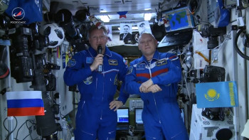 Фотография к новости: Привет из Космоса: российские космонавты поздравили астанчан с 20-летием Астаны