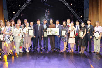 Фотография к новости: Лучшим работникам СМИ Карагандинской области вручили премию «Алтын сункар»