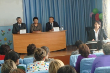 Фотография к новости: Пострадавшим от паводков учителям Акмолинской области выплатили 2,5 млн тенге