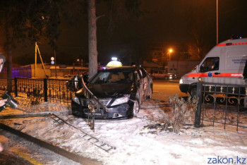 Фотография к новости: В Алматы молодой парень без прав устроил ДТП с 4 пострадавшими