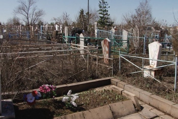 Фотография к новости: На кладбищах Темиртау вандалы вновь грабят могилы