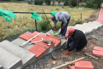 Фотография к новости: В Кокшетау закрыли на ремонт смотровую площадку на сопке Букпа