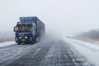 Фотография к новости: На дорогах ВКО и Карагандинской области ограничено движение транспорта
