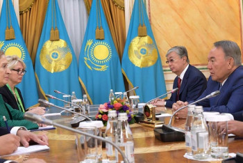 Фотография к новости: Глава государства встретился с председателем Конгресса депутатов Королевства Испания