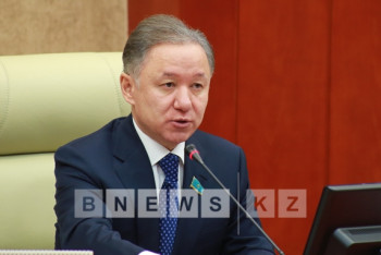 Фотография к новости: Нигматулин попросил главу Минфина не рассказывать инструкции, а отвечать конкретно