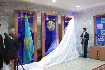 Фотография к новости: Представлена новая экспозиция государственного герба Казахстана