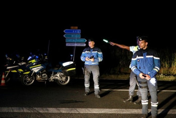 Фотография к новости: Во Франции автомобиль въехал в пиццерию, 12 человек пострадали