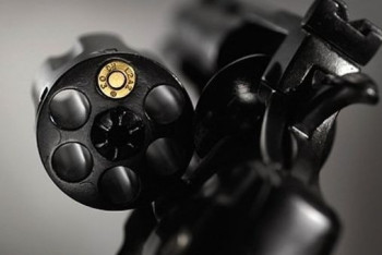 Фотография к новости: В Таиланде муж неудачно сыграл с женой в русскую рулетку