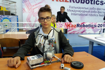 Фотография к новости: Роботов представили юные изобретатели на фестивале в Актобе