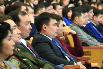 Фотография к новости: Отчетную встречу акима Алматы чуть не сорвала жительница города