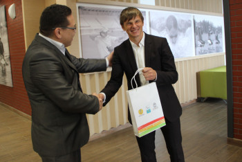 Фотография к новости: Аршавин посетил строящийся паралимпийский центр Астаны