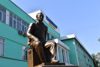 Фотография к новости: Памятник Шафику Чокину установили в Алматы