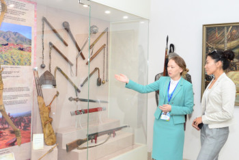 Фотография к новости: Вещи Жамбыла Жабаева и шлем Балпык бия привезли в Астану