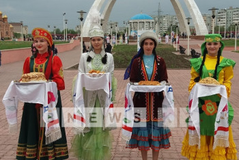 Фотография к новости: В Актобе отметили татарский праздник Сабантуй