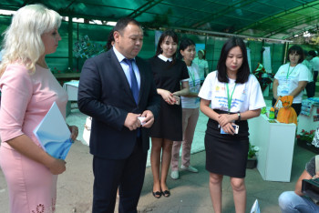 Фотография к новости: 30 финалистов конкурса «Шаг в будущее» представили свои работы на ярмарке проектов