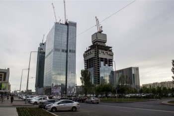 Фотография к новости: Более 60 граждан Индии покинут Казахстан из-за конфликта на стройплощадке  «Абу-Даби Плаза»