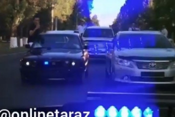 Фотография к новости: Устроившие дискотеку на машинах в центре Тараза участники кортежа оштрафованы