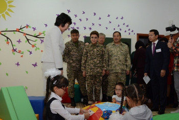 Фотография к новости: Учителям Мангистауской школы пришлось пожаловаться на дефицит учебников Дариге Назарбаевой 