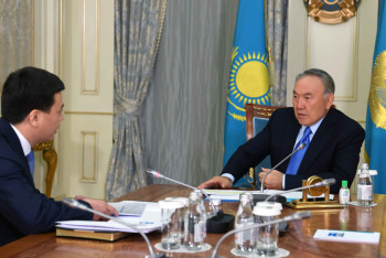 Фотография к новости: Нурсултану Назарбаеву предоставили отчет о деятельности Минюста за 2016 год