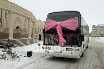 Фотография к новости: По Уральску проехался свадебный автобус (ФОТО)