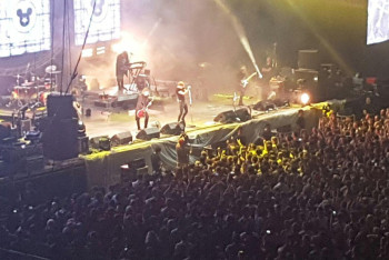 Фотография к новости: Би-2 и Мумий Тролль «взорвали» велотрек Астаны