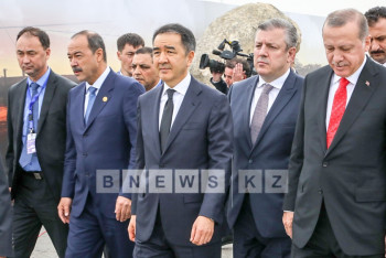 Фотография к новости: Сагинтаев прибыл в Азербайджан на открытие железной дороги Баку-Тбилиси-Карс