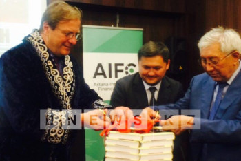 Фотография к новости: Мировой бестселлер о холодной войне перевели на казахский язык