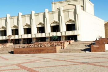 Фотография к новости: Артисты драмтеатра Кызылорды заговорили на азербайджанском языке