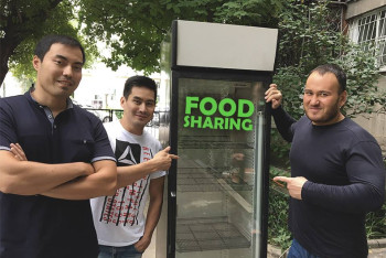 Фотография к новости: Твори добро: На улицах Алматы хотят установить холодильники милосердия