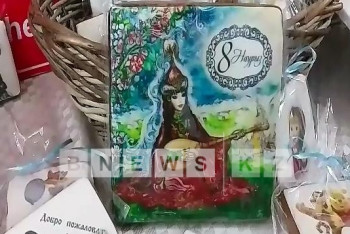 Фотография к новости: В Караганде наладили производство именного печенья с фотографиями людей