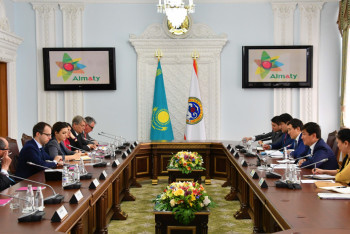 Фотография к новости: Бауыржан Байбек встретился с делегацией из Швейцарии