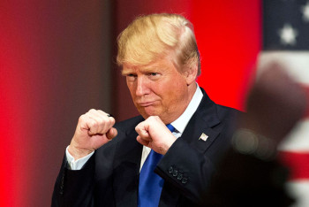 Фотография к новости: Трамп перевоплотился в Супермена на фотографии его сына