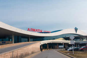 Фотография к новости: В международном аэропорту Алматы задержаны 10 рейсов