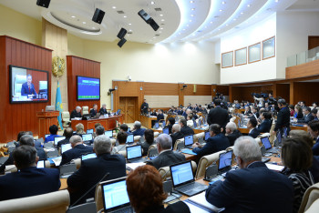 Фотография к новости: Депутаты недовольны «18-м комментарием» министра Бозумбаева о ситуации с ГСМ