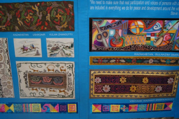 Фотография к новости: Ковер мира, созданный мастерицами разных этносов, представили в Караганде